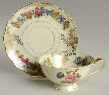 ROB192 Footed Cup & Saucer Set
