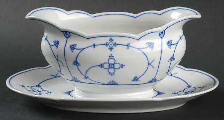 REK1 Gravy Boat with Attached Underplate