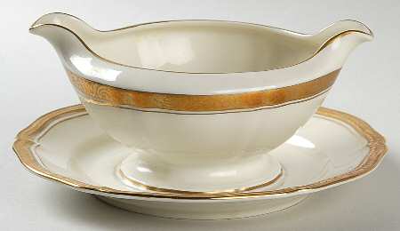 1593 Gravy Boat with Attached Underplate