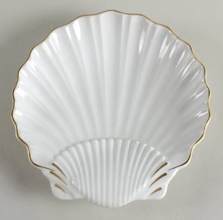 White & Gold Large Shell Shaped Dish