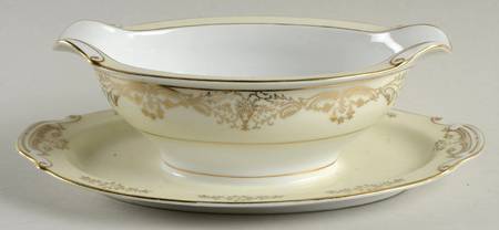RNS13 Gravy Boat with Attached Underplate