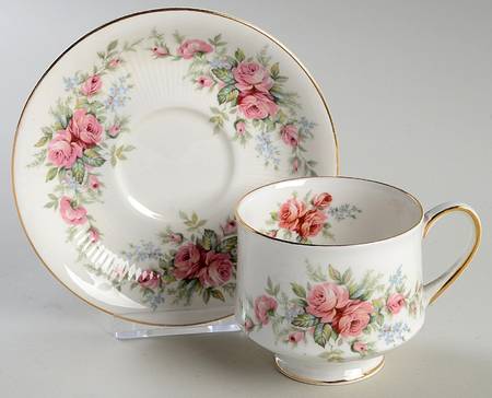 Rambling Rose (Smooth) Footed Cup & Saucer Set