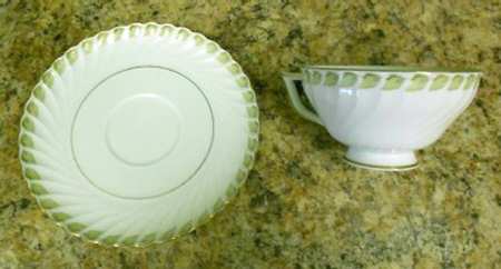 ROB194 Footed Cup & Saucer Set