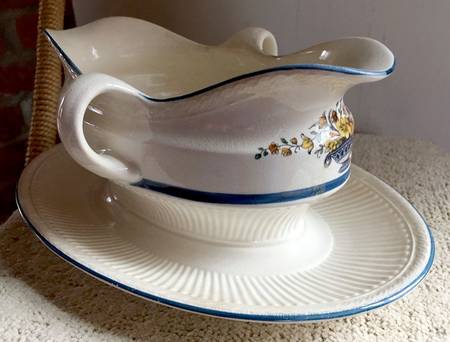 ROR9 Gravy Boat with Attached Underplate