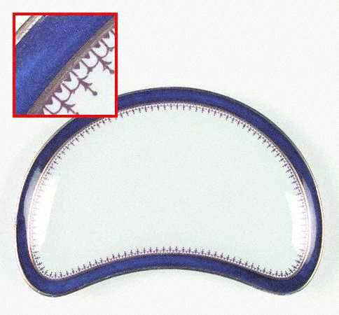 G3898 Crescent Salad Plate