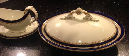 G3898 Oval Covered Vegetable