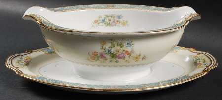 RO3 Gravy Boat with Attached Underplate