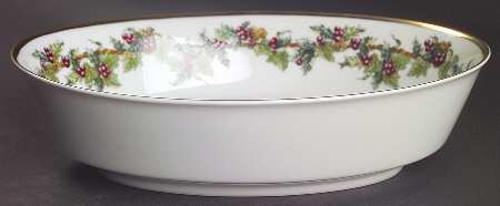 The Holly and The Ivy 9" Oval Vegetable Bowl