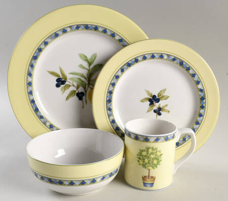Carmina 32  Piece Estate Set