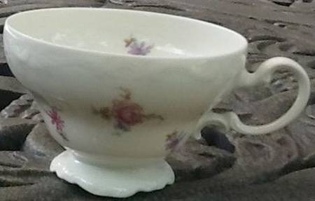 R729 Footed Cup