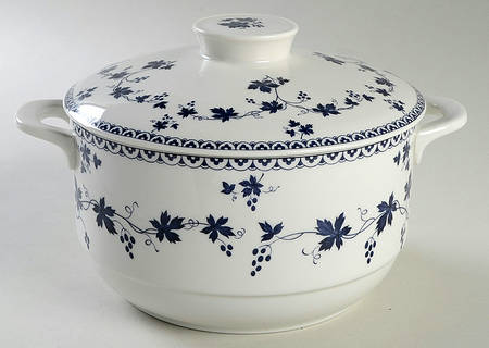 Yorktown 2 Qt Round Covered Casserole