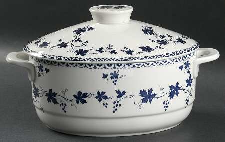 Yorktown 2 Quart Oval Covered Casserole