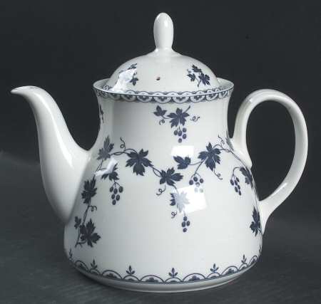 Yorktown Teapot & Lid