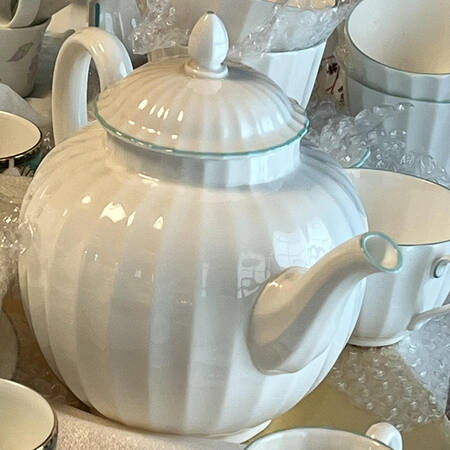 Warmstry Green Teapot & Lid