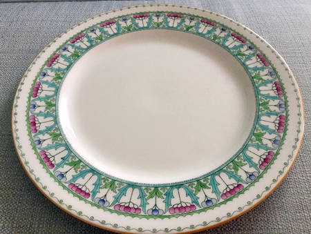 E8267 by Royal Doulton