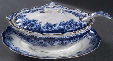 Sutherland Sauce Boat & Lid & Underplate & Ladle