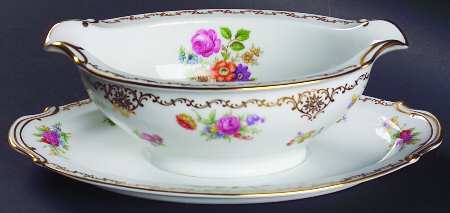 Julia Gravy Boat with Attached Underplate