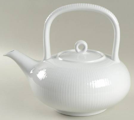 Swedish Grace Snow (White) Tea Pot & Lid w/Infuser