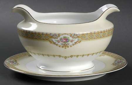 Akron Gravy Boat with Attached Underplate