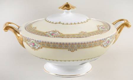 Akron Round Covered Vegetable
