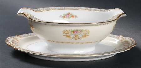 RO2 Gravy Boat with Attached Underplate