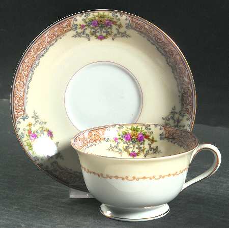 RO16 Footed Cup & Saucer Set