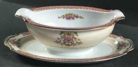 RO16 Gravy Boat with Attached Underplate