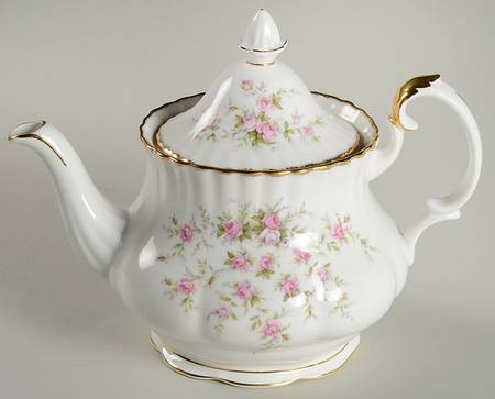 Victoriana Rose (Montrose Shape) Teapot & Lid