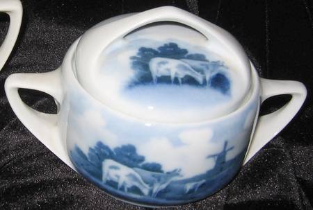 Old Dutch (No Trim) Sugar Bowl & Lid