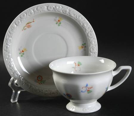 R772 Footed Cup & Saucer Set