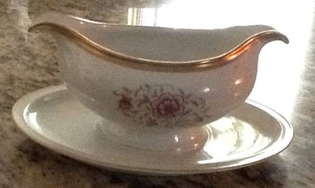 692-29 Gravy Boat with Attached Underplate