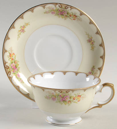 Lincoln Footed Cup & Saucer Set