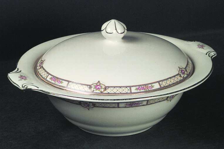 E2196 Round Covered Vegetable