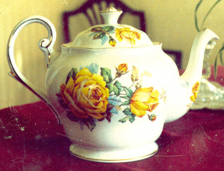 Roses of Piccardy Teapot & Lid