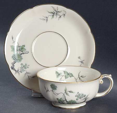 ROB209 Footed Cup & Saucer Set