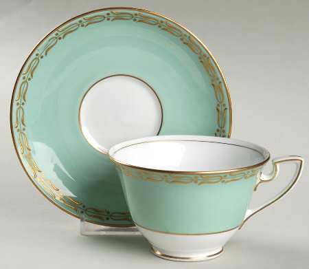 Z2088 Footed Cup & Saucer Set