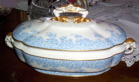 W2279 Lt Blue Oval Covered Vegetable
