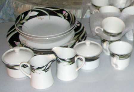 Symphony Black Sugar Bowl & Lid