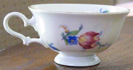 R807 Footed Cup