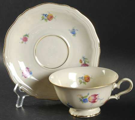 R807 Footed Cup & Saucer Set