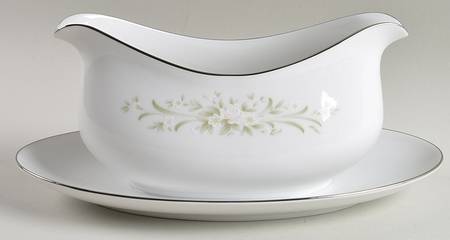 Larksong Gravy Boat with Attached Underplate