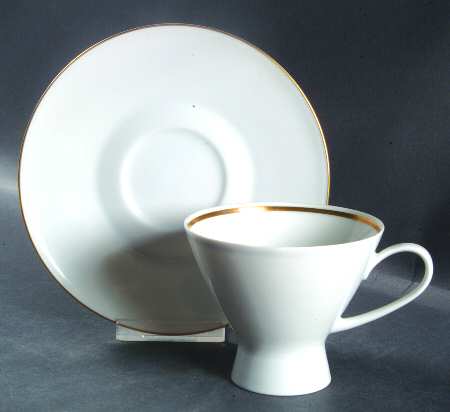 R824 Footed Cup & Saucer Set