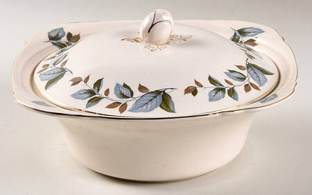 Silver Leaf Round Covered Vegetable