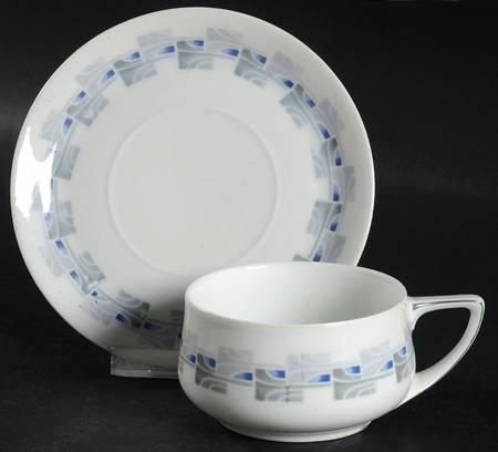 R827 Flat Cup & Saucer Set