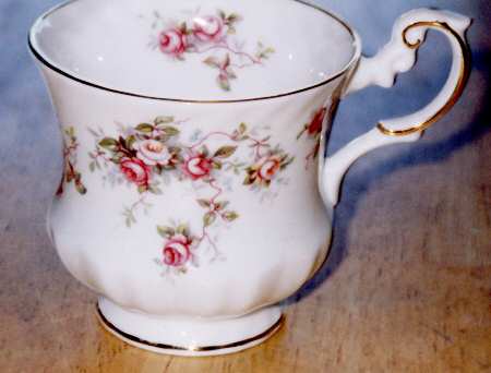 R2C5 Footed Cup