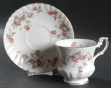 R2C5 Footed Cup & Saucer Set