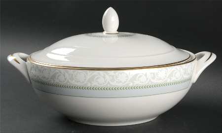 Etienne (Gold Trim) Oval Covered Vegetable