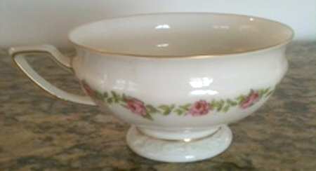 R840 Footed Cup & Saucer Set