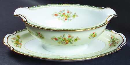 RO66 Gravy Boat with Attached Underplate