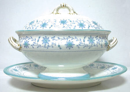 Star Wreath Tureen & Lid w/Underplate